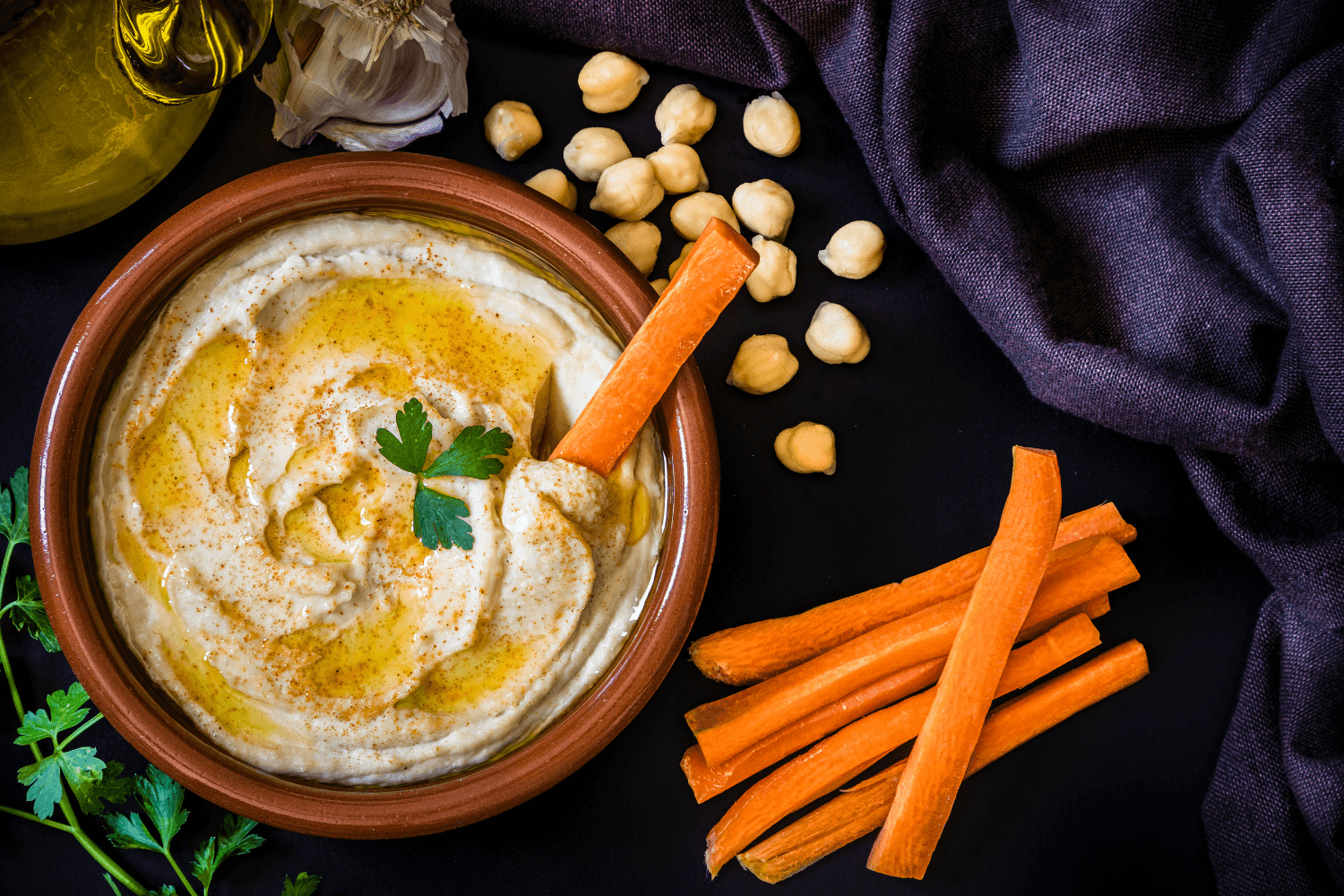 Domácí hummus s křupavými zeleninovými tyčinkami